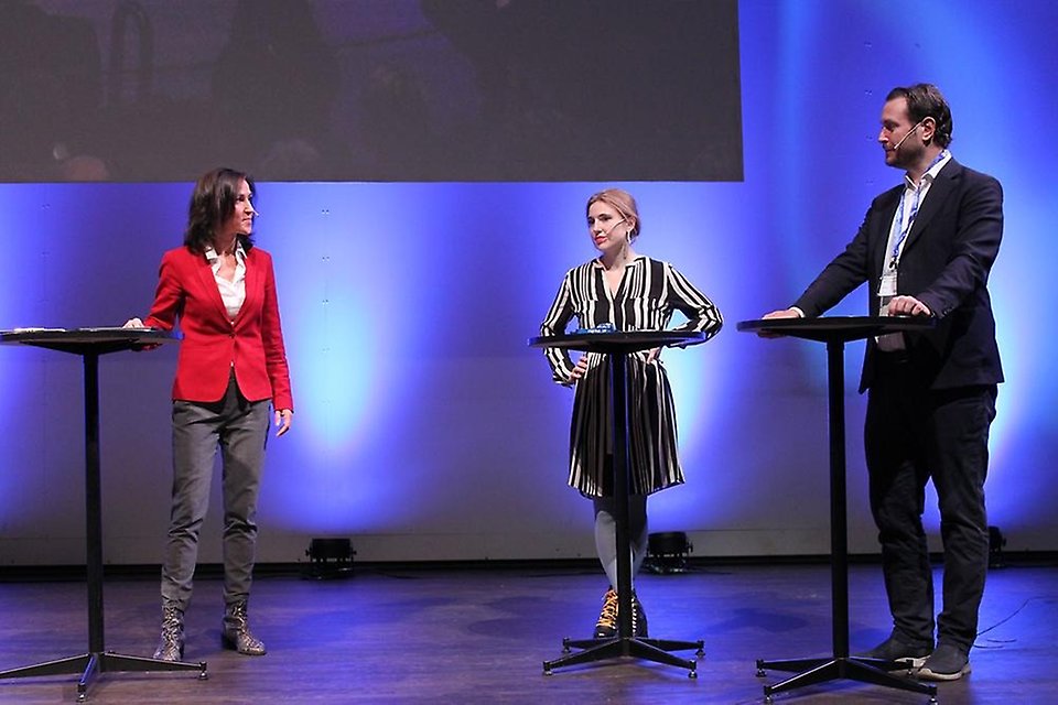 Siri Lill Mannes utfordrer Sofie Marhaug (R) og Helge-Andre Njåstad (Frp) på hvordan de vil løse fremtidens tannhelseutfordringer